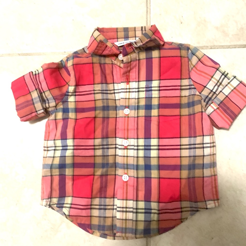 Janie and Jack Button Down Shirt - Plaid
Boys Size 6-12 Months.